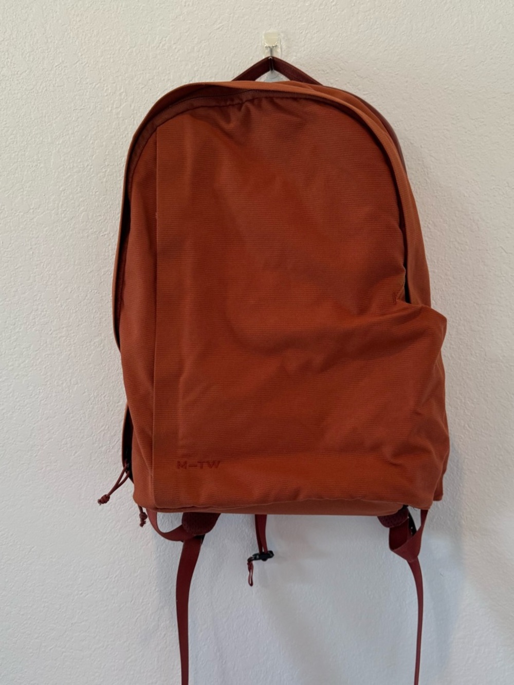 MOMENT EVERYTHING BACKPACK 17L - Rust Orange Minimal Backpack